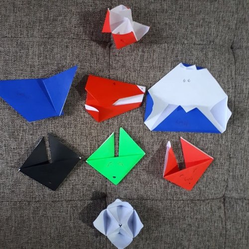 • Gavin's activity 
Berawal dari kembang kuncup 😀 lalu Gavin kepo pingin bikin yang lain 🐭 
Tutor origami hewannya cari di google. Bisa untuk main hewan-hewanan atau jadi kartu ucapan makan siang yang ditaro bareng kotak makan 📩

#kidactivities #idebermain #playing #ayobermain #parenting #belajarsambilbermain #idekegiatanliburan #learningtroughplay #clozetteID #stimulasianak #origami #foldingpaper #diytoys