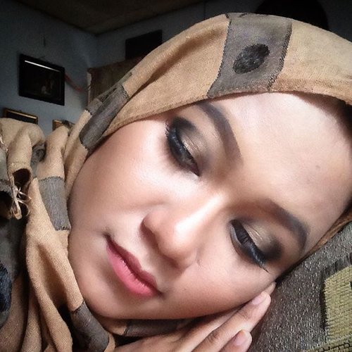 Hello,, smokey eyes using my beautiful maybelline the nudes eyeshadow palettes 😍😍 #thenudes #maybellinenewyork #maybelline #reviewkengkennes #jengkennes #makeup #eyeshadow #eyes #beautyblogger #beautybloggerindonesia #clozetteid #beautybloggers