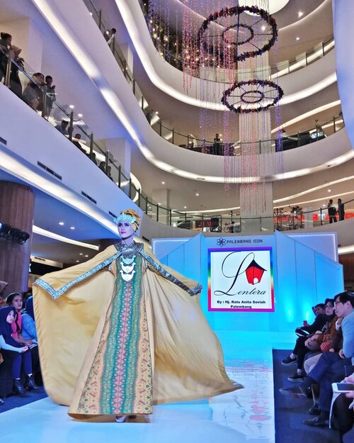 Palembang Fashion Week 2018 
PFW 2018 kali ini mengangkat tema "United of Diversity Asia" dengan latar belakang adanya pagelaran olahraga Asian Games di Palembang, Sumatera Selatan.

Ada 30 designer yang turut memeriahkan PFW ini seperti Siung-Siung, Pesona Palembang, Rajendra Label, Caca Gown, Intan Songket, Rumah Songket Adis, Lady in Kaftan, Butik Lentera, Ilham Bahari, Al-Divo, Juventa Carlo dan sejumlah designer lainnya yang siap untuk menunjukkan koleksi trend terbaru 2018.

Untuk kategorinya sendiri dibagi tiga yaitu seperti Hijab, Koleksi dan Ready to Wear.
Setiap harinya ditampilkan beberapa produk dari tenant dan desainer, untuk jam nya ada yang pukul 16.00 hingga pukul 17.00 dan pukul 19.00 hingga 21.00. .
.
.
.

#PFW2018
#PalembangFashionWeek
#PalembangFashionWeek2018
#ClozetteID
#Blogger 
#Bloggerlife
#Bloggerswanted
#BloggerPalembang 
#BloggerPerempuan