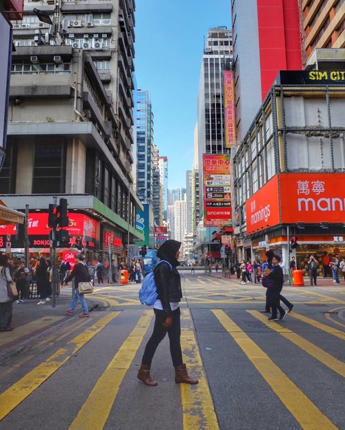 Some beautiful paths can't be discovered without getting lost. .
.
.
.
.
.
#LadiesMarket
#LadiesMarketHongkong
#CNY2018
#ChineseNewYear2018
#Hongkong
#Clozetteid
#Traveler 
#Traveling
#Travelingram
#Travelphotography
#Blogger 
#Bloggerlife
#Bloggerswanted
#BloggerPalembang 
#BloggerPerempuan
#SuzannitaTravel 
#SuzannitaTravelDiaries
