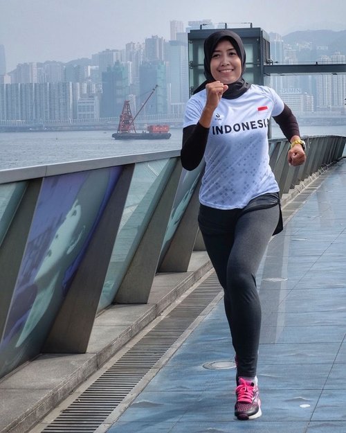 Satu bulan menuju Tokyo Marathon 2018 .Terima kasih banyak Trijee yang sudah mendukung pelari amatir seperti saya untuk mengikuti race World Major Marathon "Tokyo Marathon 2018" .Running tee ini sangat nyaman, bahannya dry fit dan pastinya bangga banget bisa bawa nama INDONESIA 😘 ....#Runner#Runners#WomenRunning#WomenRun#HijabiRunner #TokyoMarathon#TokyoMarathon2018#Trijee #TrijeeSportWear#Clozetteid#Blogger#Bloggerstyle#Bloggerlife#BloggerPerempuan#BloggerPalembang#Bloggerswanted