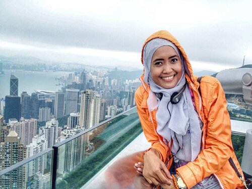 Hongkong adalah salah satu dari sekian negara yang ingin dikunjungi sejak kecil. Pasalnya saya sangat penasaran dengan Hongkong karena sejak kecil mendengar Ibu atau tante yang berkata "Mimpi dari Hongkong" . Dan in shaa Allah saya akan kembali mengunjungi Hongkong untuk kali kedua pada Januari 2018 tapi kali ini dengan misi ikut race "Hongkong Marathon 2018" jadi tidak hanya traveling semata . Destinasi harapan yang mau saya #BikinJadiNyata selanjutnya adalah India, semoga bisa mendapatkan rezeki jalan-jalan ke India dari@detiktravel dan @airasia_indo ya jadi bisa merasakan keriuhan lalu lintas di India .#DreamDestination2017 #BikinJadiNyata