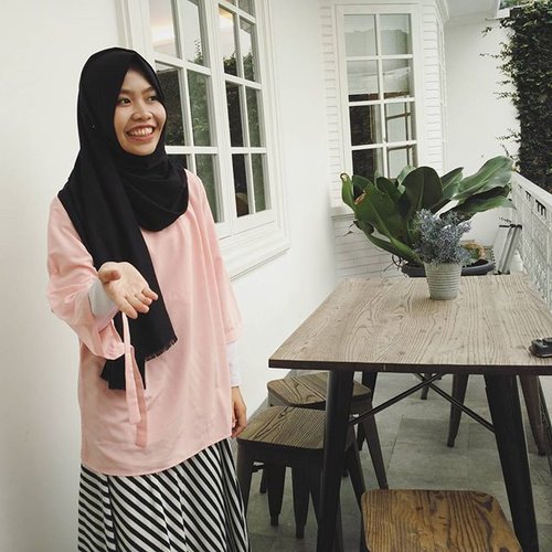 Nice place is nice! 🍃 See how well @madamesiscapatisserie decorated their place last ramadhan on my youtube channel, link on the bio! 🍭 Thanks to @wardahbeauty who held the #CantikDariHati event! ❤ #ClozetteID #BeautyandFashion #madamesiscatheeatery