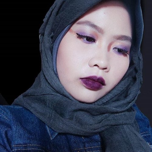 I tried to recreate "Purple Glitz" from JFW 2018. I thought that eyeshadow would look like as bright gold as @veroonicaong, but it turns like bronze-y color🤔

#MakeOverxJFW2018 #MakeOverWanted #MakeoverxVero #MakeOverGiveaway

#clozetteid #motd #makeupoftheday #purple #purplemakeup #fashionweek #fashionweekmakeup #beautyandfashion #shasbeautyjourney #bblogger #tribepost