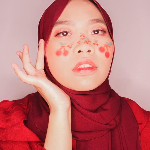 Seandainya sensasi jerawat semanis cherry, mungkin w gaakan pusying mikirinnya 🙂.Gambar ceri pake: esedonya @colourpopcosmetics Yes Please! + esedo @beautycreations.cosmetics Elsa.#clozetteid #🍒