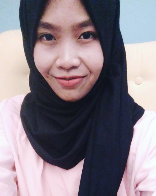 Not really a fan of selfie but dude, the color palette of the wall, chair, and my shirt is just ❤❤❤❤❤❤❤❤❤❤ #ClozetteId #COTW #RamadhanFreshFace #beautyandfashion #pastel #motd #dailymakeup