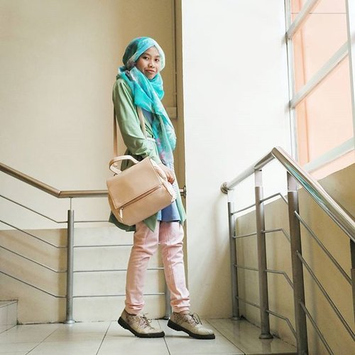 Gak niat belanja, taunya malah banyak diskonan. Kegoda beli satu-dua item sih. Yang penting happy😂😂. ....#ClozetteID #ootd #hijab #casual #candyfloss #PersonalStyle #pastel #pink #mint #blue #blush #hijaboftheday #hijabi #indonesian_blogger #hijabfashion #hijabootdindo #hijabiqueen #ootdindo #ootdasean #lookbookindonesia #vscofashion #lookbooknu #lookbookers #starclozetter