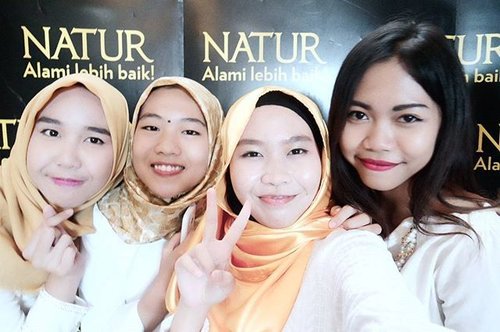 The more I meet people, the more I learn. Not only about them, but also about myself. 😚 
#clozetteid #friends #beautyblogger #bbb #beautyandfashion #naturhairdating