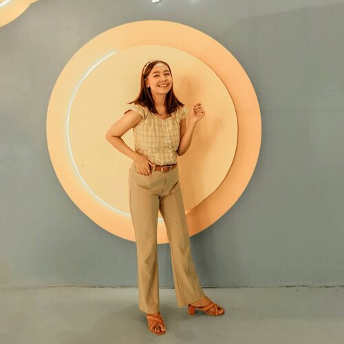 Strolling around at @haluuworld with @popbela_com yesterday. So much fun with their sharing session, styling outfit in the summer season, and photo session at #baluunjakarta Can't wait to the next event w them! 💕

#popbelacommunity #haluuworld #clozetteid #theshonetfashion