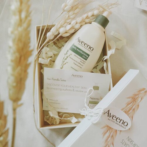 Review about @aveeno_id Body Lotion is up on my blog. Find out why i love this product soooo much! Simply just click link in my bio 💁#clozetteid #aveenoskinjourney