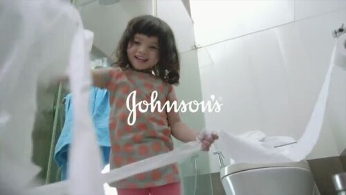 My beloved daughter Aurora play with makeup for @johnsonsbaby_id video competition. Bismillah, semoga rezekinya si kakak 😊Ikutan juga yuk kaak 😆 @budiartiannisa @anitamayaa @annisaramalia #SetiapAnakItuSpecial #JohnsonsBaby #clozetteid