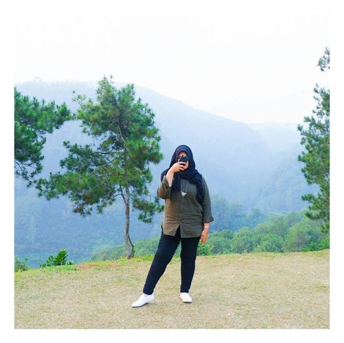 They tell she couldn't .
.
.
But she's prove she can. .

#clozetteid #travel #blogger #hijab #indonesian