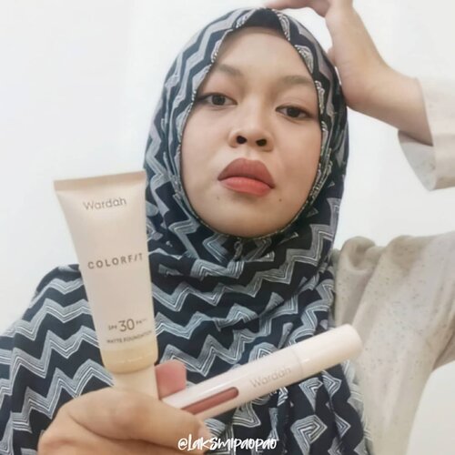 Ada yg Halal nih! Pastinya kita auto kepikiran sama @wardahbeauty 🧕🏻Alhamdulillah ya ❤️Here,Colorfit matte foundation dengan tekstur watery cream yg ringan dengan resultnya yg flawless, cocok nih buat daily wear. Untuk perlindungan dari UVA & UVB sudah ada SPF30 lho!Shade 23W Warm IvoryColorfit last all day lip paint warnanya nude yg kalem Matte yg still hydrate our lip, untuk penggunaan awet 12jam & ya maskproof nih buat kamu yg suka pakai masker hihiShade 04 Brownderlast#wardahcolorfit #ClozetteID #clozetteidpotw