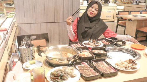 ⏰ It's A Lunch Time !!!
For us who has an active daily routinity, we need foods that full of nutritious. & mostly healthy foods are expensive, agree? We need somethings more afforadble🎉

Uwuuu~ & I found it!! All You Can Eat from Onokabe Pluit Junction 😍

What do we get?
😍 Grill (with Oil Paper) & Stew
🍲 Soup Choices: Chicken 👍🏻, Tomyum 👍🏻, Japanese Soyu, Miso, Szechuan Mala, Indian Curry, Soto, Vietnamese Beef.
🥩 Chicken, Meat, Seafood 🥦 Fruit, Vegetables
🍧 Bapao, Cake, Ice Cream, Nacos
🎂 Available request for treat you/your lover birthday
💸 Weekday 134k++/Weekend 144k++ Eat as much as you like!!! 💃
❗Oit... Remember! No leftover food or you will be charged.

My Experience:
🌼 I'm very satisfied and got treated well by the staff & of course their dishes.
🌼 𝐆𝐞𝐭 𝐯𝐨𝐮𝐜𝐡𝐞𝐫𝐬 𝐨𝐟 𝐈𝐃𝐑 𝟐𝟎𝟎𝐤 after buying IDR 600k (limited time). I ❤️ it so much! To be honest, 𝐈'𝐥𝐥 𝐜𝐨𝐦𝐞 𝐛𝐚𝐜𝐤 again someday 😘
.
#OnokabeAYCE #SpecialSetOnokabe #OnokabePluitJunction #clozetteid #lfl #l4l #food #mukbang #foodblogger #foodphotography