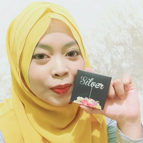 Use #softlens really helpfull for me before do a make up, in special event, #cosplay or just hangout with bff. Do you think so?I wanna recommended @spexsymbol for you, who like me~Because this softlens fullfill with water, easy to use & make your eye to be big round like a pretty doll & increase your confidence🌹Here my tips to use Contact lens:🌼 Learn the different types of soft lense that U need🌼 Lens duration that U can use🌼 Washing your hands before handling lenses can reduce this risk (Clean is must!)🌼 Of you feel ur eye dry add a soft lens water.Happy birthday @beautyfeat.id 💃#spexsymbol #1stannivbfid #spexsymbolxbeautyfeatid  #clozetteid #love #lfl #selca #kawaii