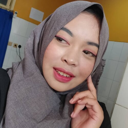 Today #flawlesslook No edit & super coverage..I find #beautyhack just only using liquid foundation @innisfreeindonesia Powder @maybelline Setting spray @nyxcosmetics_indonesiaAnother.. Who make it perfectToner @skin1004indonesiaSun serum @nivea_idEyeliner @wardahbeauty Duo Lip cream @evi_cosmetic .#theshonetinsiders #Clozetteid #lemoninfluencer #beautyhousesquad #beautytips #todaylook #beautybloggers