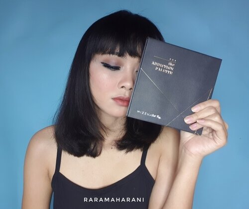 Congrats @mizzucosmetics x @endi_feng 'the addiction Palette'. Dari 9 warna dari palette ini menurutku ada 3 yg unik banget. Apa itu? main ke BLOG aja ya.. Biar panjang 😜 
.
.
#reviewlokalrara #raraminireview #mizzuxendifeng #theaddictionpallete #mizzucosmetics #lokalbrand #localproduct #eyeshadowpalette #eyeshadow #makeup #makeupjunkie #makeupaddict #bunnyneedsmakeup #BeautygoersID #beautybloggerindonesia #bloggirls #bloggirlsid #setterspace #beautychannelid #beautycollabid #clozetteid #fengaddiction