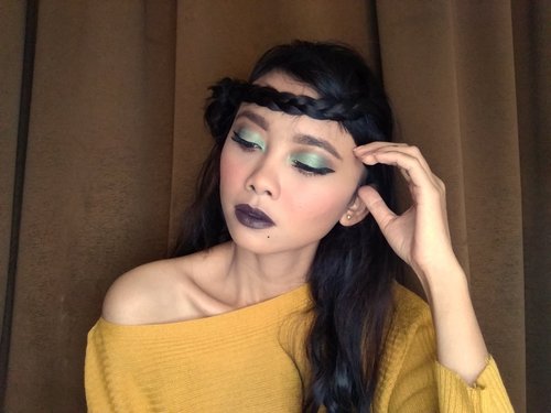 Bold look using eyeshadow palette BYS Cosmetics 'cosmic' and lipstick MAC 'in my fashion'