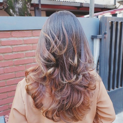  Happiness is a good hair day❤️
#clozette #clozetteid #clozettedaily #hair #ombre #VSCO #VSCOcam #vscogood