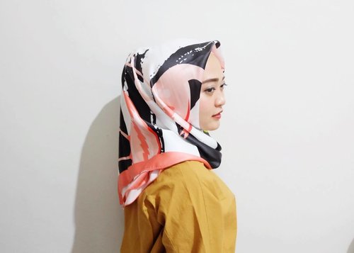 I'm wearing @maeve_id suka banget print nya.. Terimakasih kakak cantikkk @praditaayuyustisia akhirnya pede juga pake  hijab model begini berkat kamo 😽😽😽 #vsco #vscocam #clozetteid