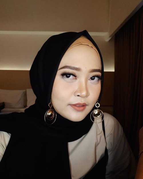 Thankyou @beautybyinez for this natural make up look for last night! Luv ❤️ #makeupoftheday #motd #clozetteid #hijabstyle