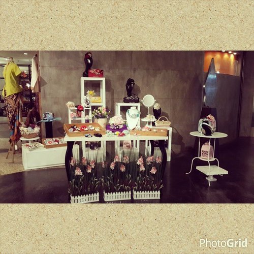Visit us at Alun-Alun Grand Indonesia.
6th March 2015 - 16th March 2015.
New Items instore! Come join us, we are there under "ruvelle".
#newcr8tion #ruvelle #fascinators #hairfasinators #hairaccessory #brosshijab #bross #clutch #taspesta #event #fashion #clozetteid #babybandana #aksesoris #aksesorisrambut #pesta #topi