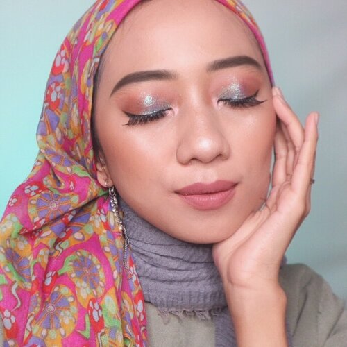 menor menor club🤡..#indobeautygram #tampilcantik #ragamkecantikan #makeuptutorial #tutorialmakeup #makeuptutorial #bunnyneedsmakeup #channelbeautyindonesia #indobeautyblogger #inspirasicantikmu #beautybloggerindonesia #makeup #naturalmakeup #ootdmagazine #makeupnatural #makeuphijab #cchannel #cchannelbeautyid #cantikindonesia #clozetteid