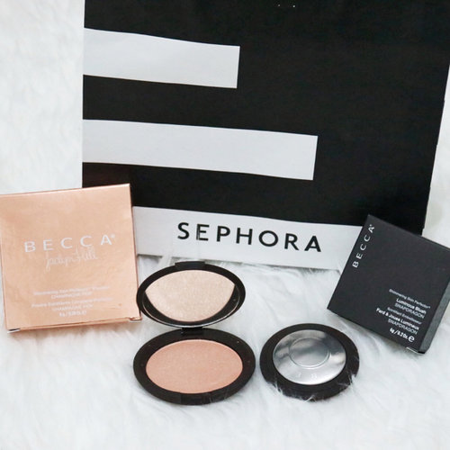 Welcome home my babes! I'm so impressed with @beccacosmetics products, especially the iconic #BeccaGlow Shimmering Skin Perfector Pressed in Champagne Pop created exclusively by Jaclyn Hill😍😭 and also this Luminous Blush in Snapdragon💞
Can't wait to create a look with these products! Thank you so much @sephoraidn & @beccacosmetics for the wonderful gift😘 I'm the happiest girl in the world!!✨
It will be available on December 9th at Sephora Stores Indonesia🤗 Stay tuned!