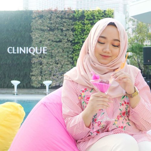 Summer Vibes🌴⛅️
Just got a chance to try the newest product from @cliniqueindonesia , Clinique Moisture Surge Hydrating Supercharged Concentrate✨
Thank you ka @anggarahman 💞