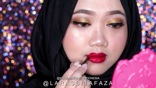Koleksi baru gincu di tahun 2018, aku punya 3 varian dari @moodmatcherindonesia Liquid Matte nihh. 💄 Nearly Nude Warnanya cocok bgt untuk daily ataupun dijadiin base buat gradient lips🍑 ga dijadiin base pun ga bikin bibir terlihat pucet. // 💄Red Rushaku suka warna merah yang kayak gini, karna ga ada hint orangenya😍 // 💄 Berry BeretWarna super cantik buat dijadiin bold makeup look😭❤️ dan aku ngerasa kayak ada metallicnya sedikit jadi super kece hasilnya, ga lebay sama sekali👌Untuk hasil akhirnya matte dan sedikit powdery. Ringan bgt rasanya cuma memang agak sedikit membentuk garis bibir. Tingkat coveragenya menurutku medium to high coverage. Ohya meskipun matte tapi ga akan bikin bibir jadi kering karena mengandung argan oil dan vit. E nya🤗Harganya sekitar 100ribuan, dan kalian bs didapetin di drugstore terdekat, seperti Guardian, Dan+Dan, Century, dll.Thank you @moodmatcherindonesia 💓
