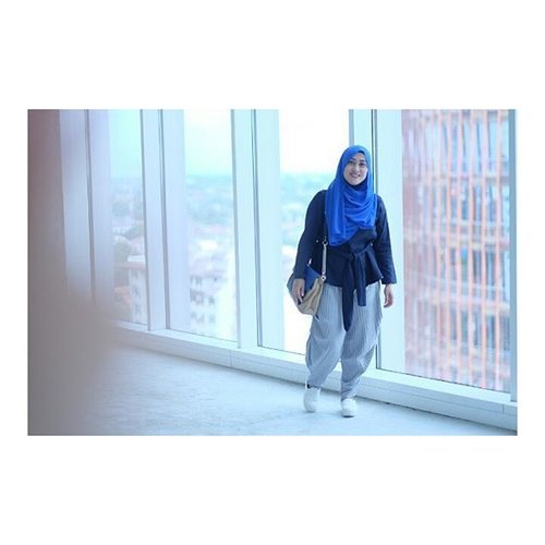 I thank you for making me who I really am now. Photo credit @olanatics 😍😍😍 Tops: @omoiindo Pleats pants: @fixpose #ootd #throwbackthursday #hijabstyle #hijabootdindo #blue💙 #pleatspants #clozettehijab #clozetteid #terfujilah #lifeofablogger #lifestyleblogger #hijabfashion #fashionblogger