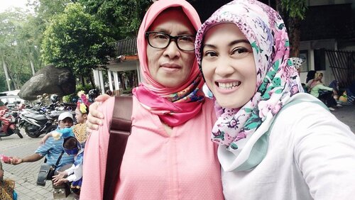 My mom is everything. She is literally an angel for me. No matter how we always arguing, she is the one who taught me how to be a better sincere person. She is a whole package happiness in this world for me. My thank you, roses and million gift couldn't ever replace what she has given me in this life.

Happy Mothers Day Mamah! Stay healthy, strong and patience as you are now. May Allah always showering you His love and blessings. ☺😘😍 #SelamatHariIbu #clozetteid