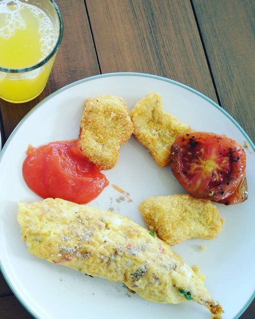 My breakfast today @trizararesorts ⛅😍💋 (jangan sedih kak, setelah ini masih ada episode-episode breakfast selanjutnya 🙈🙊) #bloggerpower👊 #trizararesorts #breakfastlover #breakfast #ClozetteID #lifestyleblogger #lifeofablogger