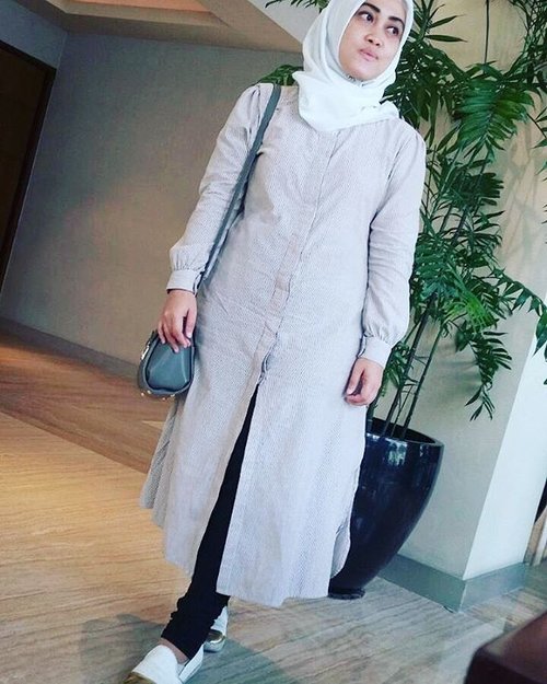 The happiness formula: First is, stop comparing yourself with others! ❤#quoteoftheday #ootd #stylediary #lifeofablogger #lifestyleblogger #motivationalquotes #clozettehijab #clozetteid #loveyourself #takenbymyhubby #bloggerstyles