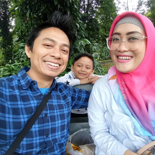 #familytime at Bogor Botanical Gardens 💯 #clozetteid #familyday #stylediary #andiyaniachmad #familytime #sundayselfie #kebunrayabogor #sundayfunday #botanicalgardens #bogorbotanicalgarden #lifestyleblogger