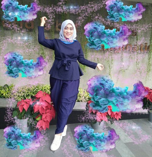 Iseng, coret-coret foto lama ✌😁 jadi norak ya 😅 
#ootd #style #fashion #hijab #clozetteid #stylediary #picsart #creativityeveryday