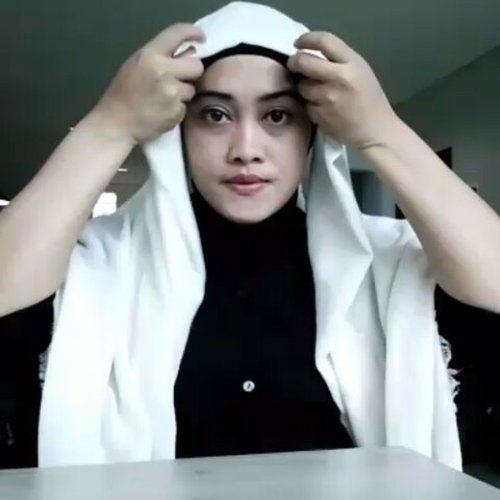 Test tutorial ala-ala, semoga berkenan 💋

#hijabtutorial #videohijabtutorial #stylediary #andiyanipics #clozetteid #clozettehijab