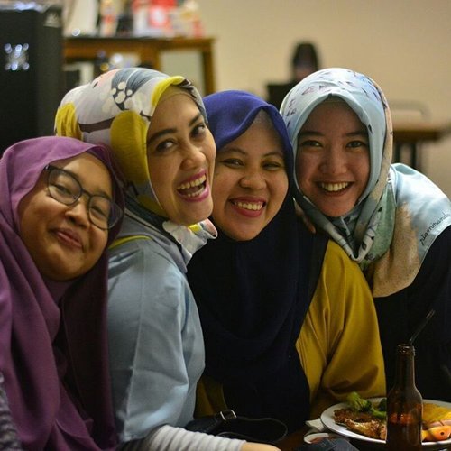 Hasil jepretan neng @lisna_dwi Jumat malam kemarin 😘

#friendshipismagic #clozetteid #lisnamotret
