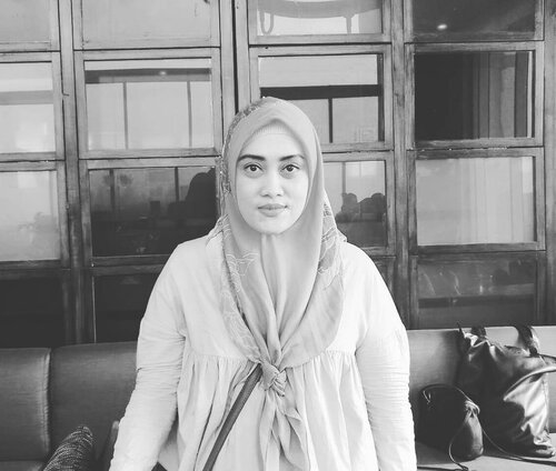 Mungkin saat ini aku butuh hidup yang tak berwarna, cukup hitam, putih dan abu-abu saja. ❤

#clozetteid #blackandwhite #stylediary #instagood #instame