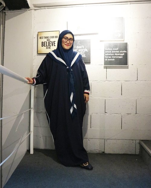 Lebaran outfit day #1 by @thehijrahstory abaya + shawl yang super love banget sama modelnya, cutting-annya, bahannya yang adem pisan 💞 cocok lah buat eike yang lagi masih basic belajar pakai hijab syar'i. Pelan-pelan ya 🙏 biar enggak "kaget" dan mohon doanya agar istiqomah 😊🤗 #clozetteid #thehijrahstory #ootdindo #ootd #wiwt #iedoutfit #iedmubarak1439h #idulfitri1439h #hijabfashion #yukhijrah #andiyaniachmad #socialmediaqueen