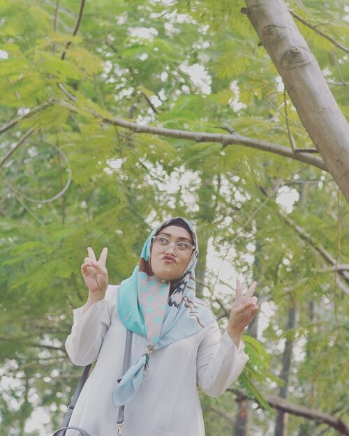 It's Monday, gimme some coffee with iced, milk and sugar, and I will rock this day with smile 😄

#mondaymotivation #quoteoftheday #clozetteid #lisnamotret #loveyourself #andiyaniachmad #stylediary #socialmediamom #lifestyleblogger #hijabstyle #hijabfashion