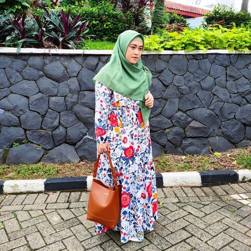 #ootdstyle Shawl & inner @ra_info Midi dress (yang di aku jadinya maxi dress 🥱😅) @nuna_id #clozetteid#sundaymood☀️