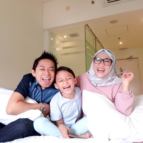 Assalammmualaikum, selamat pagi 💞 
#clozetteid #familyportrait #mudik2018 #Bandung #familytime #motherhood #kidsofinstagram #familyfirst #love #life #happiness #togetherness