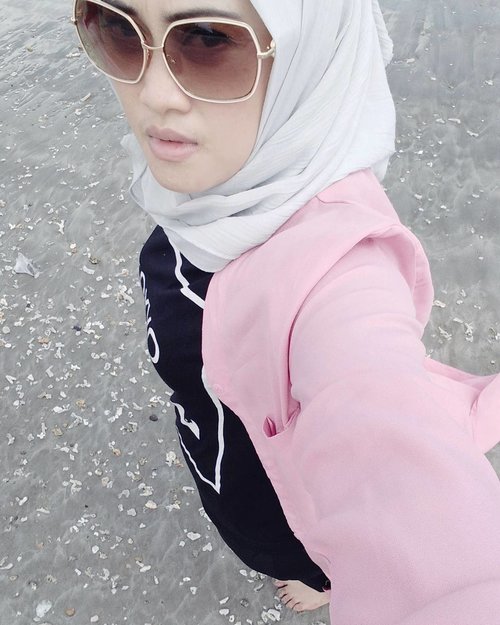 Take me everywhere 🌊🌊 #selfie #bouncheid #bounchesummerescape #stylediary #andiyanipics #hijabtraveller #travelinstyle #travelwithstyle #travelbloggers #lifestyleblogger #lifeofablogger #clozetteid #clozettehijab #oppor7s #takenbyoppo