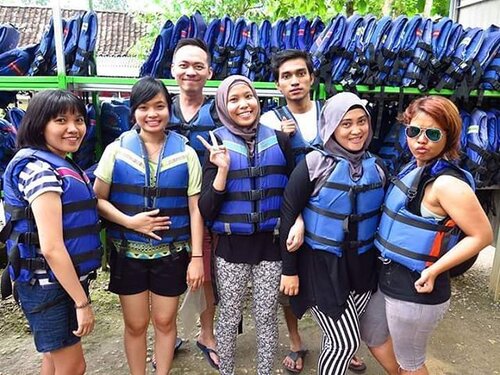 Mejeng sebelum masuk Gua Pindul ✌😁💪 masih di nuansa #throwback 😆

#clozetteid #anakahensi #outings #ahensilife #guapindul #yogyakarta #socialmediamom #mommyblogger