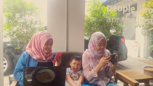 Hayo, mana ibunya #darelladhibrata yang sesungguhnya? 😁✌🙊🙈🙉 #lifeofablogger #friendshipgoals #saturdayvibes #clozetteid #bloggerhoreey #blogger #lifestyleblogger #happyfaces