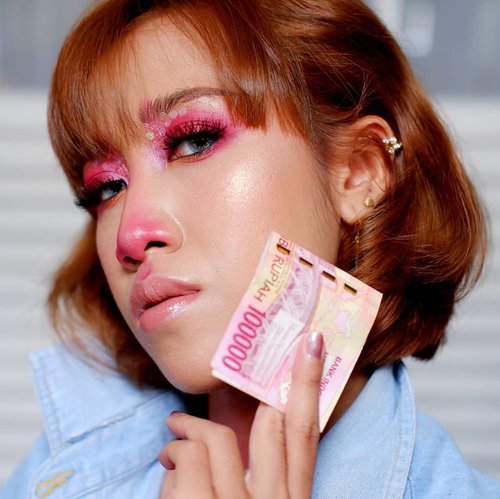 Nih kuberi uang buat beli takjil. Kembaliannya ambil aja. Nggak usah beli es campur banyak2, nanti idungnya pink kayak Dek Mon.
---
#makeupdiarymonica #clozetteid #faceoftheday #makeup #makeupreview #beauty #jogjabloggirls #bloggerindonesia #bloggerperempuan