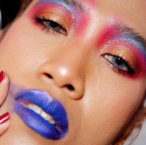 Kalian penasaran tidak aku pakai lipstick apa? 🙂
---
#clozetteid #bloggerindonesia #beauty #beautyreviews #jogjabloggirls #beautybloggers #indobeautybloger #indobeautygram #girls #makeupdiarymonica #makeup