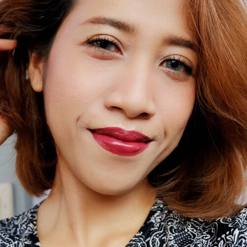 Selamat Natal dan libur tahun baru bagi yang merayakan~---Kalau kata @pokokboy : selamat nakal dan tahun saru 🤷‍♀️---Lipstick: @wardahbeauty Instaperfect Lip Matte Paint---#faceoftheday #fordindonesia #clozetteid #wardahbeauty #beautybloggers #indomakeup #indobeautyblogger