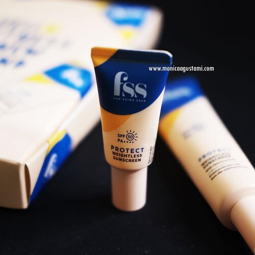 Walaupun weekend ini aku hanya klumbrak-klumbruk seperti kumbahan teles dan sepaneng menonton Kuroko No Basket, tapi aku tetap tidak malas reapply sunscreen 🥰
---
@forskinssake Weightless Sunscreen SPF 50 PA++++ ini punya tekstur yg ena buat reapply. Review lengkapnya udah ada di blog www.monicaagustami.com.
---
Link ada di bio ya, sobat menthel 😘
---
#makeupindo #skincareroutine #forskinsake #beauty #beautybloggers #jogjabloggirls #clozetteid #bloggerindonesia